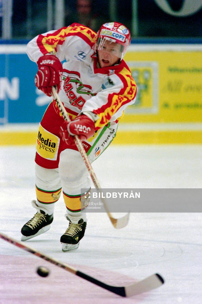 Jan-Axel Alavaara, Modo