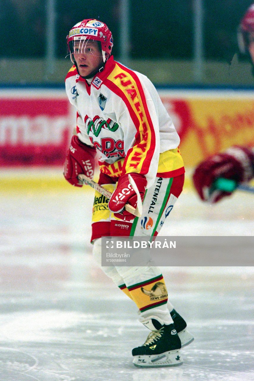 Jan-Axel Alavaara, Modo