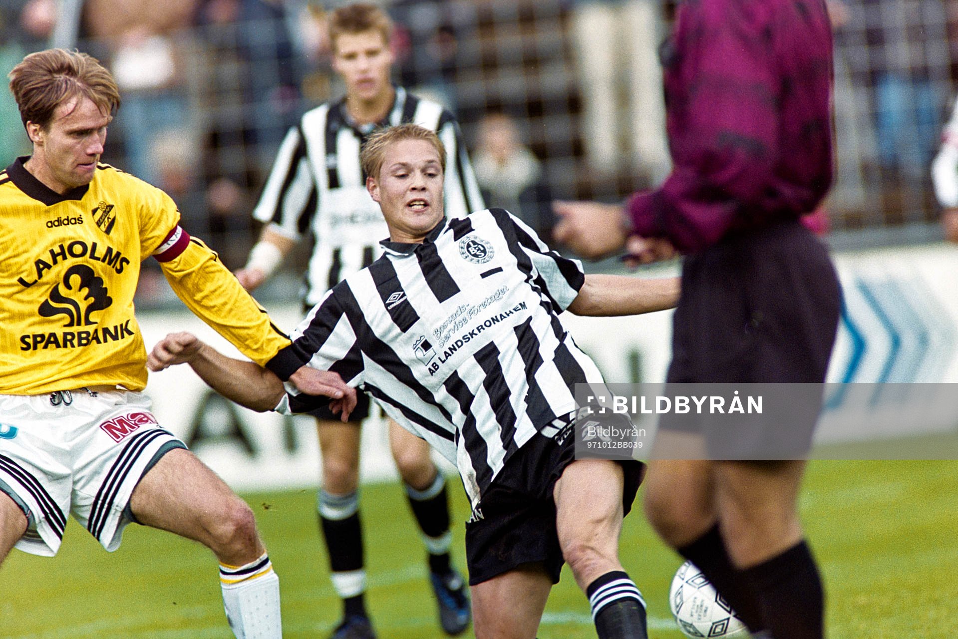  Matthias Eklund, Landskrona i kamp om bollen.
© Bildbyrån - 21019