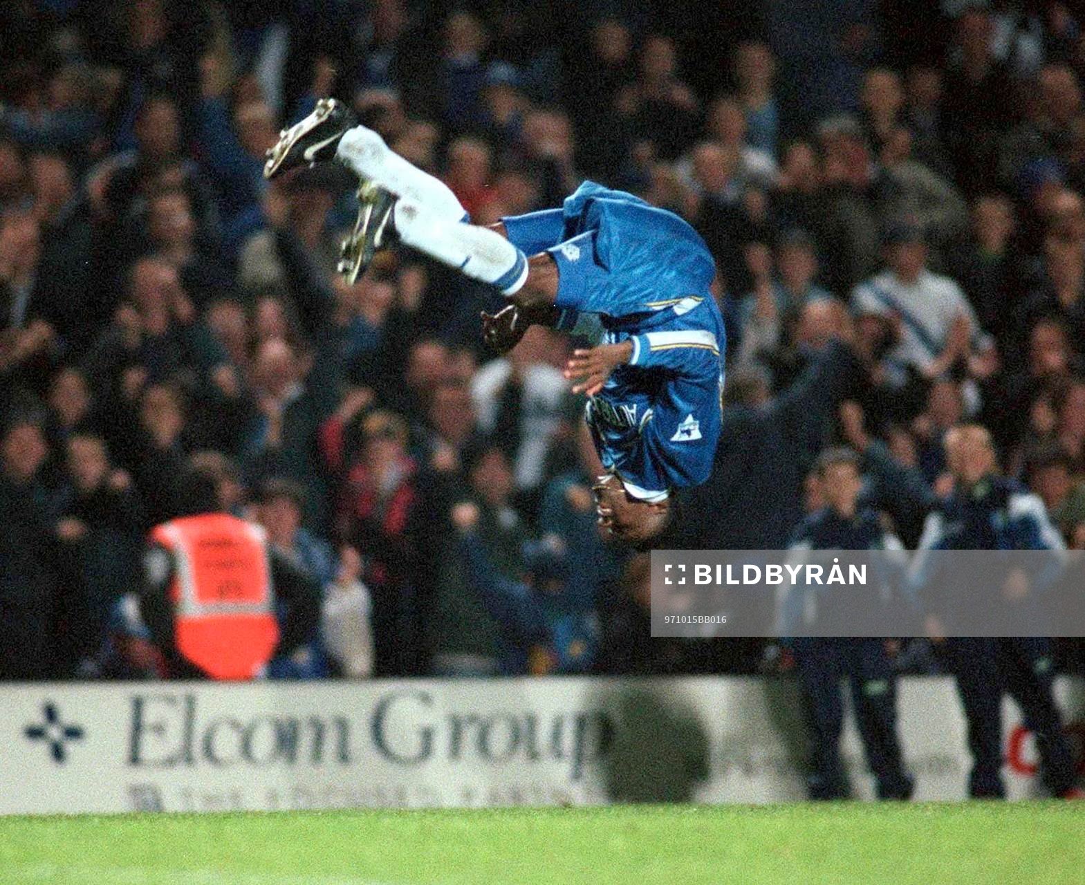 fotboll, engelsk, Celestine Babayaro, Chelsea, frivolt, segergest, jubel
