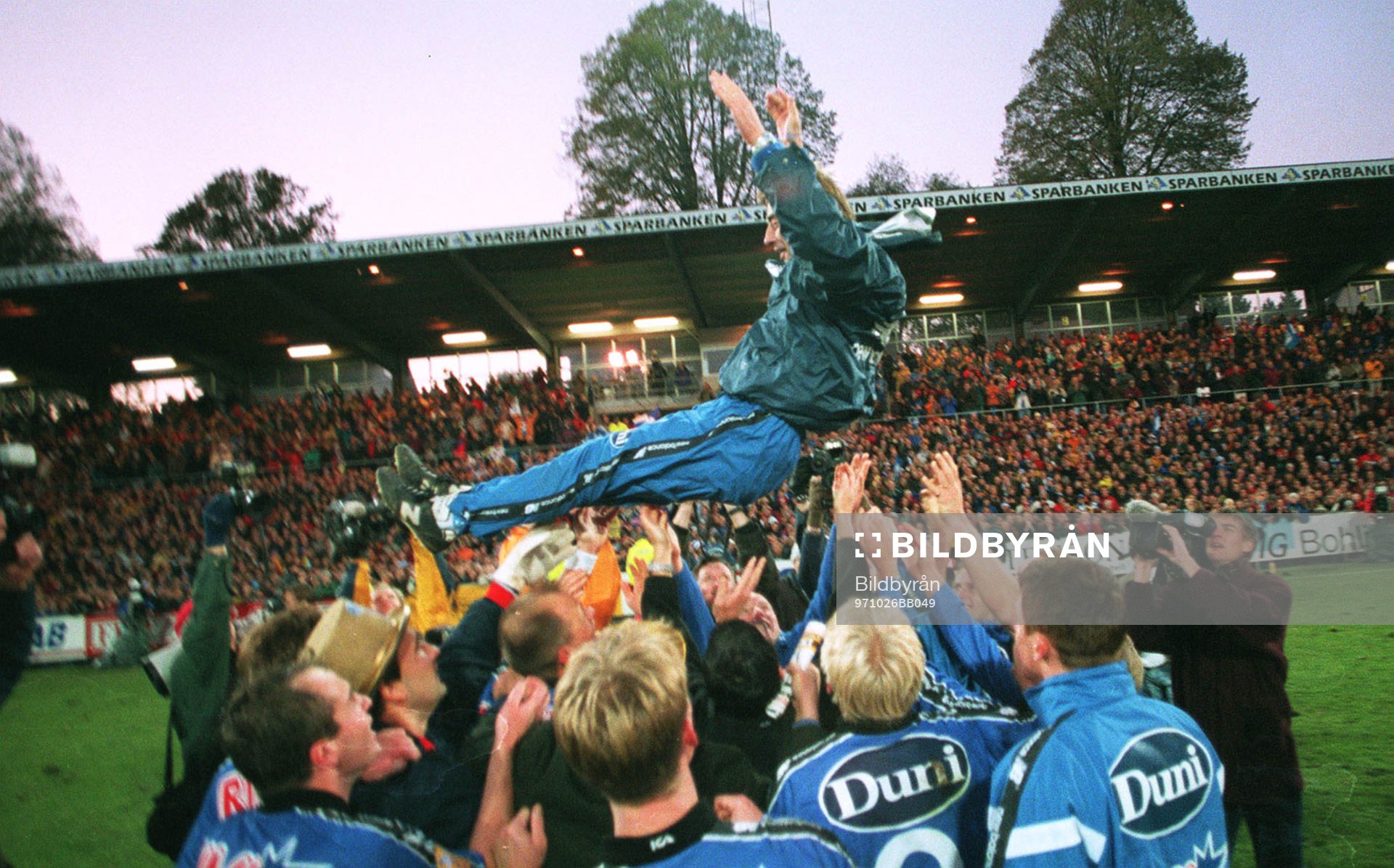 Tom Prahl, Halmstad, tränare hissas