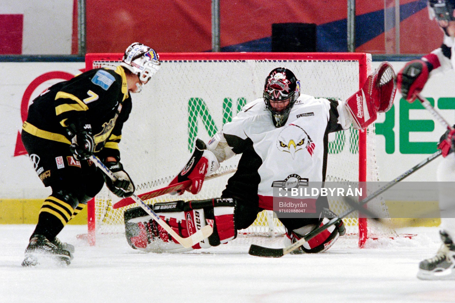 Stefan Gustavsson, AIK framför Roger Nordström, målvakt,