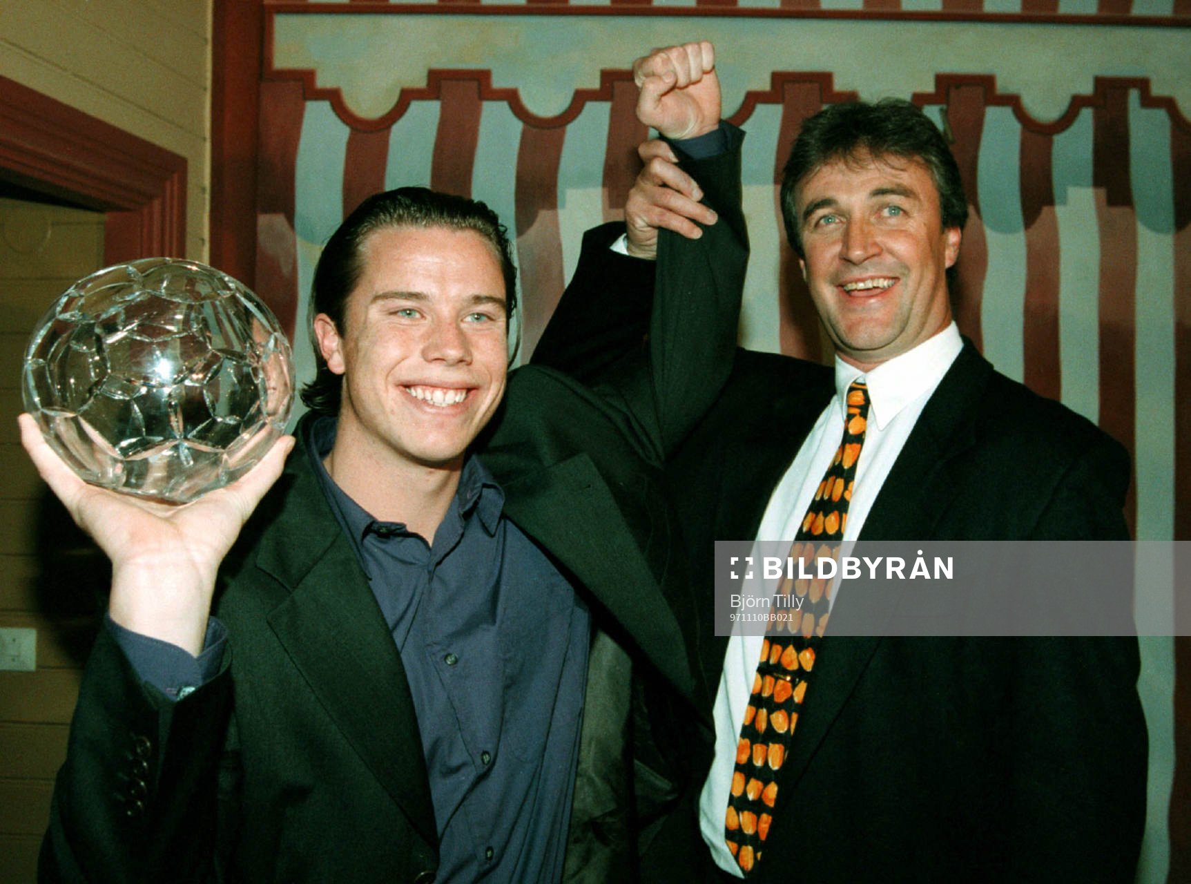 Fotboll Daniel Andersson, får priset för Årets mål 1997, samt Ralf Edström