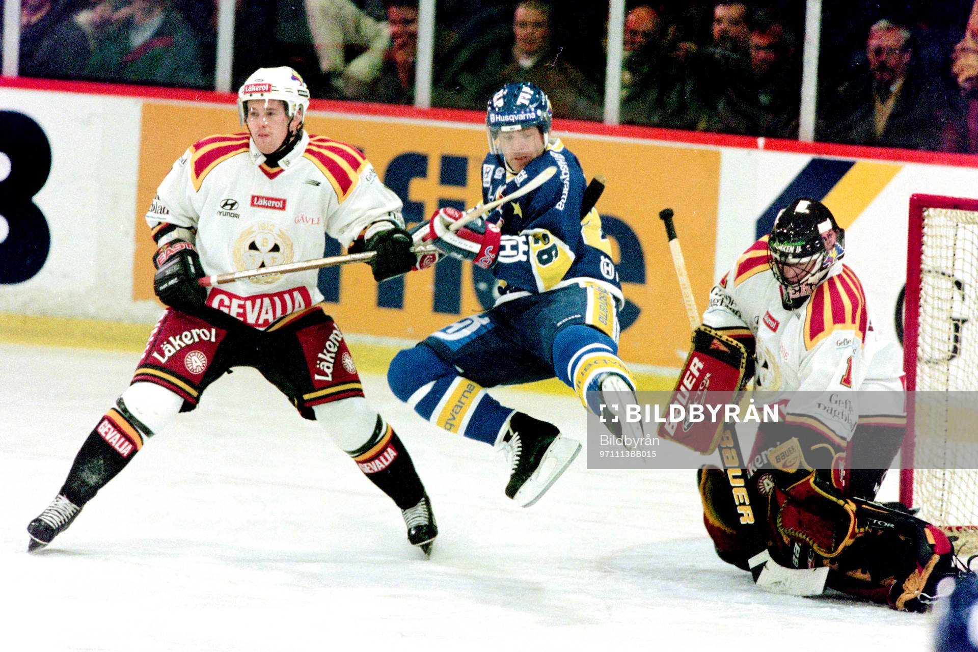 Jerry Persson, HV71 framför brynäs målvakt Johan