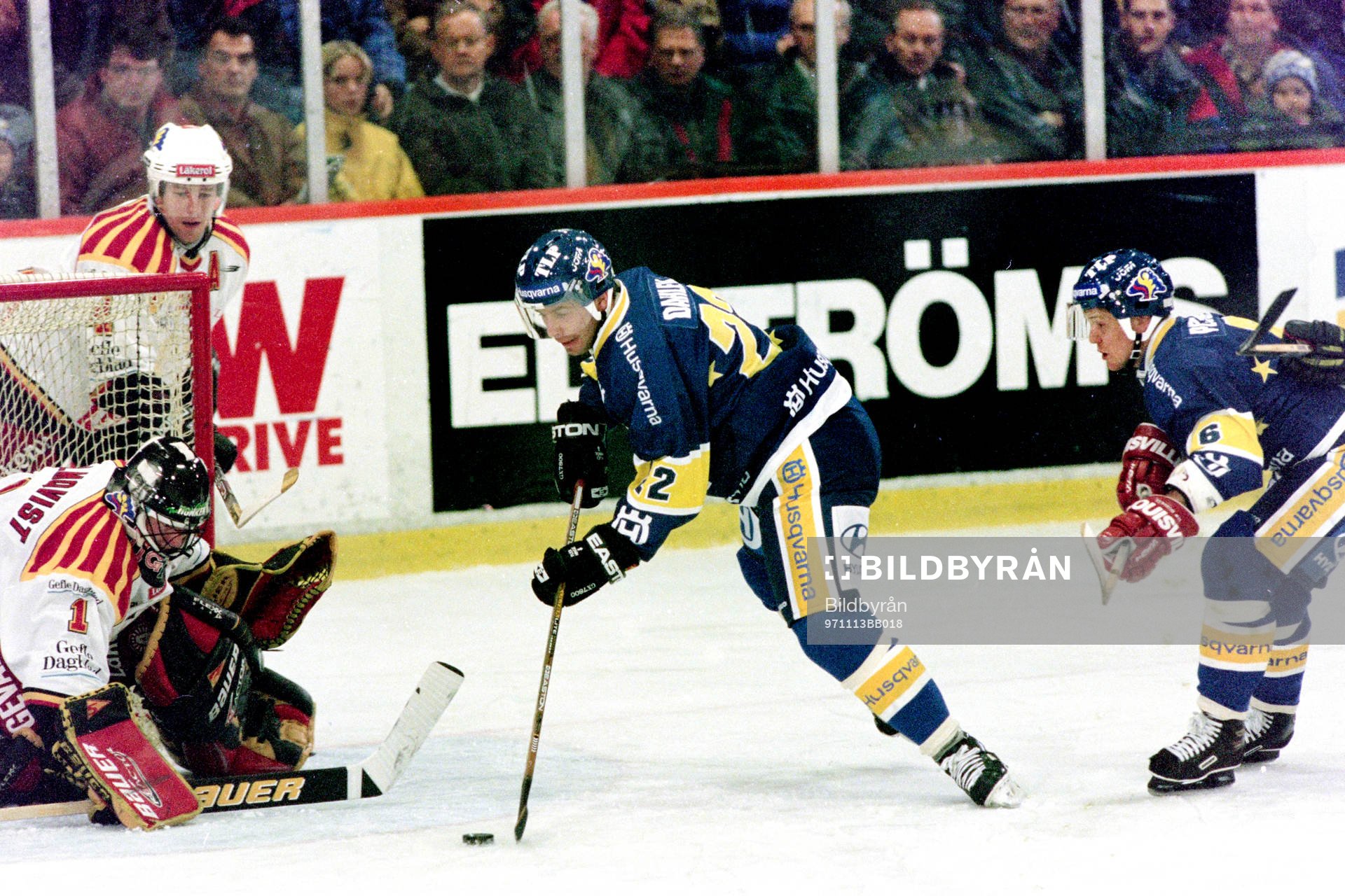 Ulf Dahlén, HV71 framför brynäs målvakt Johan Holmqvist