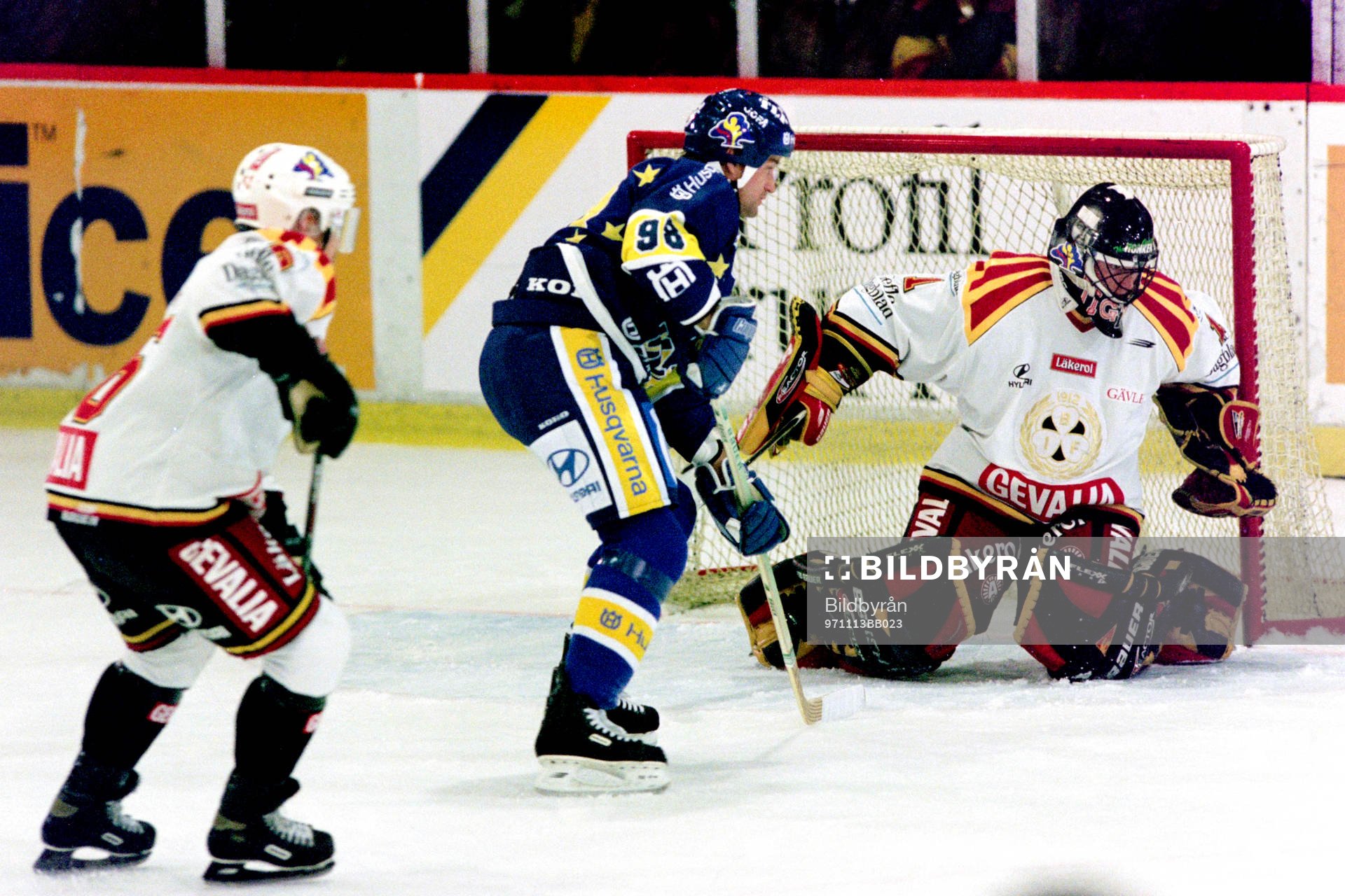Alexei Salomatin, HV71 fri med brynäs målvakt Johan