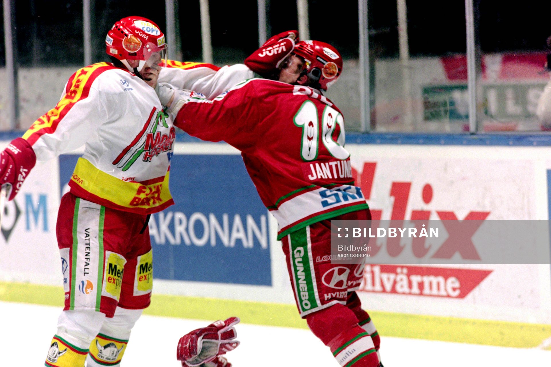 Per Hållberg, Modo i bråk med frölundas Marko Jantunen