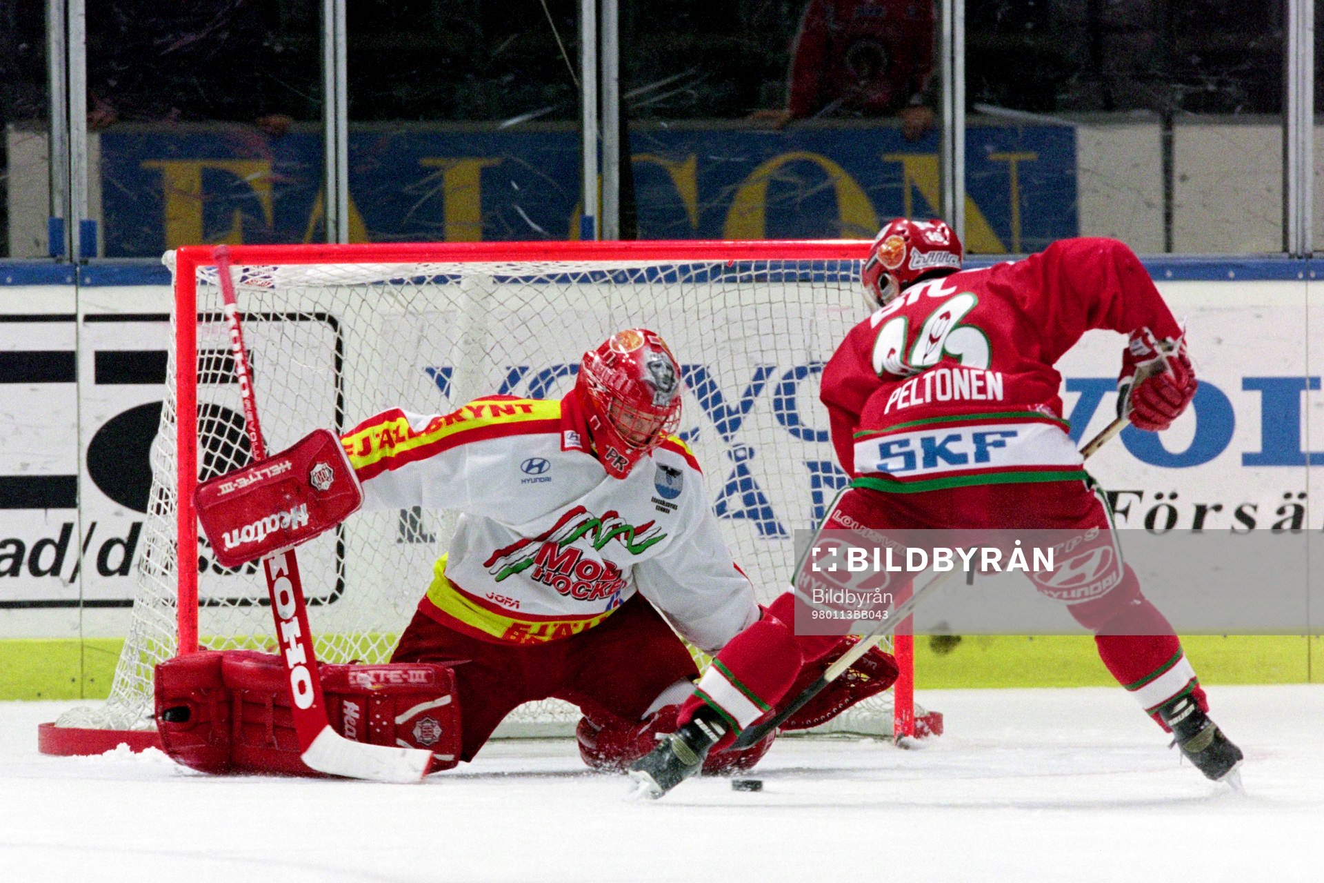 Ville Peltonen, Frölunda fri med modos målvakt Petter