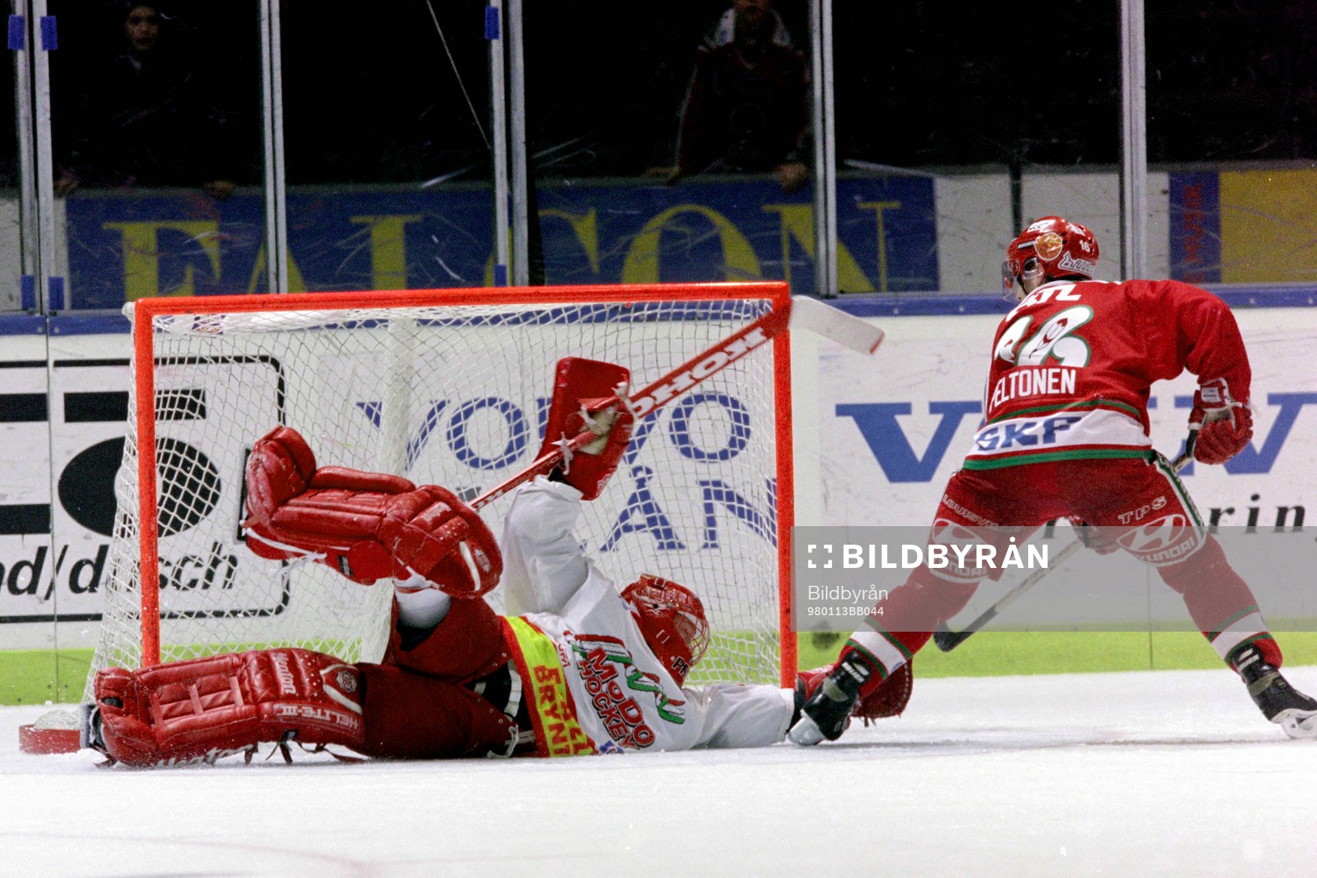 Ville Peltonen, Frölunda fri med modos målvakt Petter
