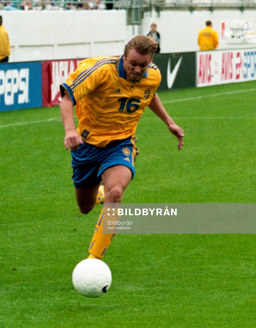 Mattias Jonson, Sverige med bollen