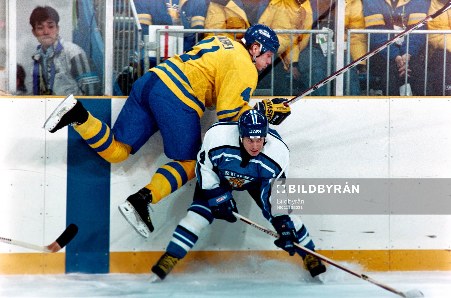 Mats Lindgren, Sverige trycks upp i sargen