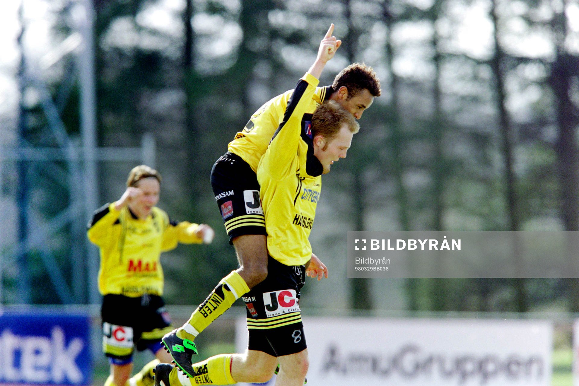 Fotboll, Svenska Cupen, IFK Hässleholm - Trelleborg, 1-2, efter förlängning: Andreas Sördin och Awet Estefanos, Hässleholm jublar efter mål.