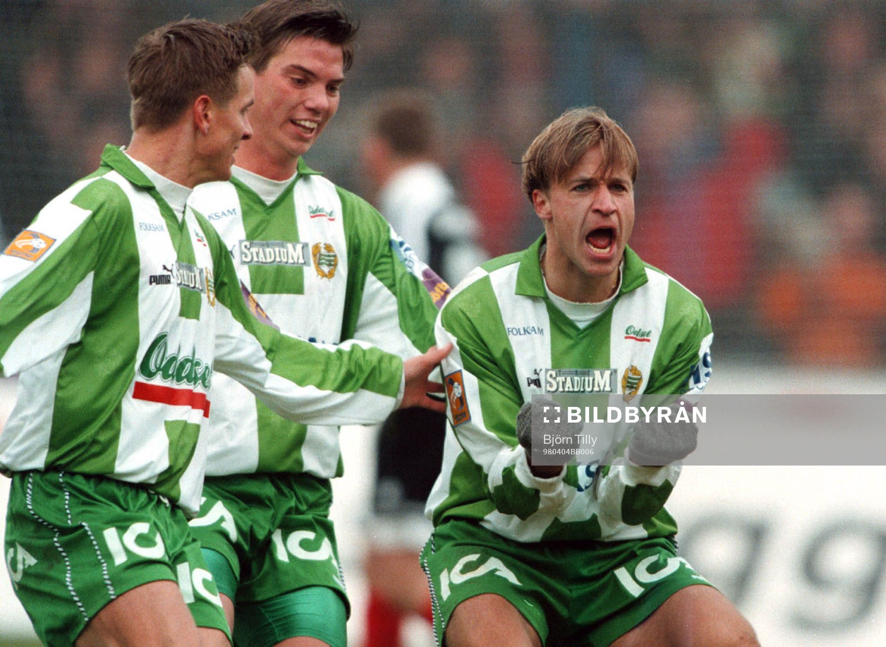 Hans Berggren, Hammarby, gratuleras av Kim Bergstrand och