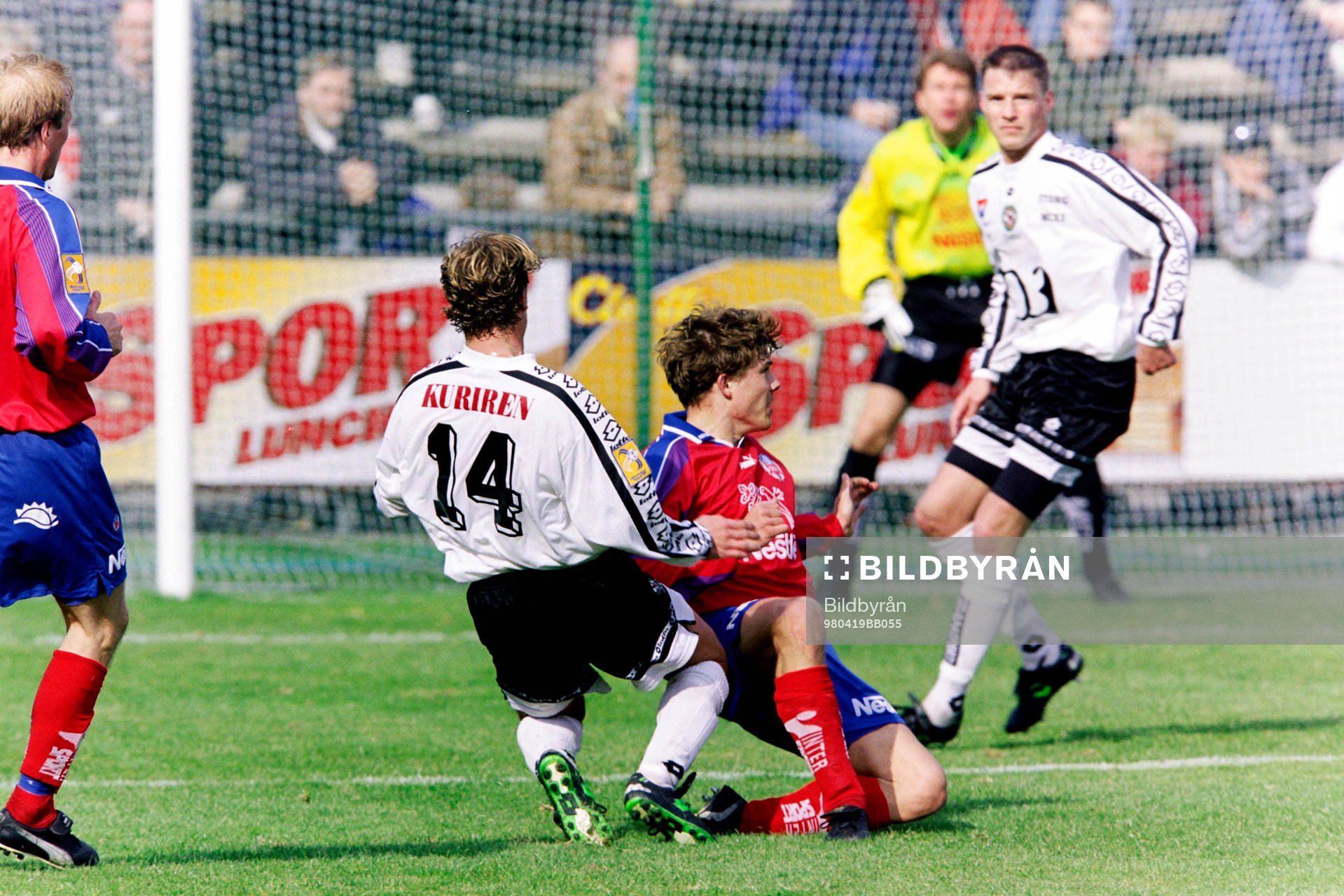 Fotboll, Allsvenskan, Helsingborg - Örebro, 0-0: Daniel Tjernström, Örebro och Ola Nilsson, Helsingborg.