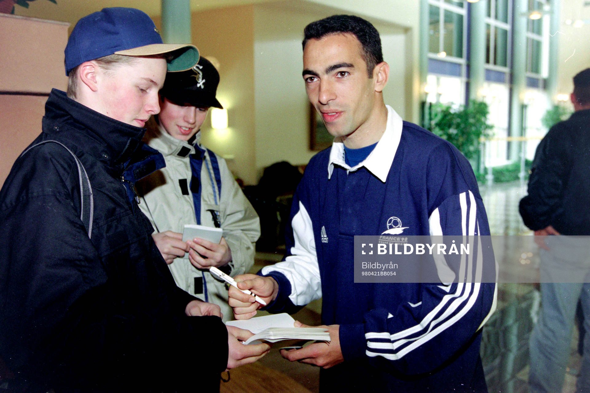 Youri Djorkaeff, Frankrike skriver autografer