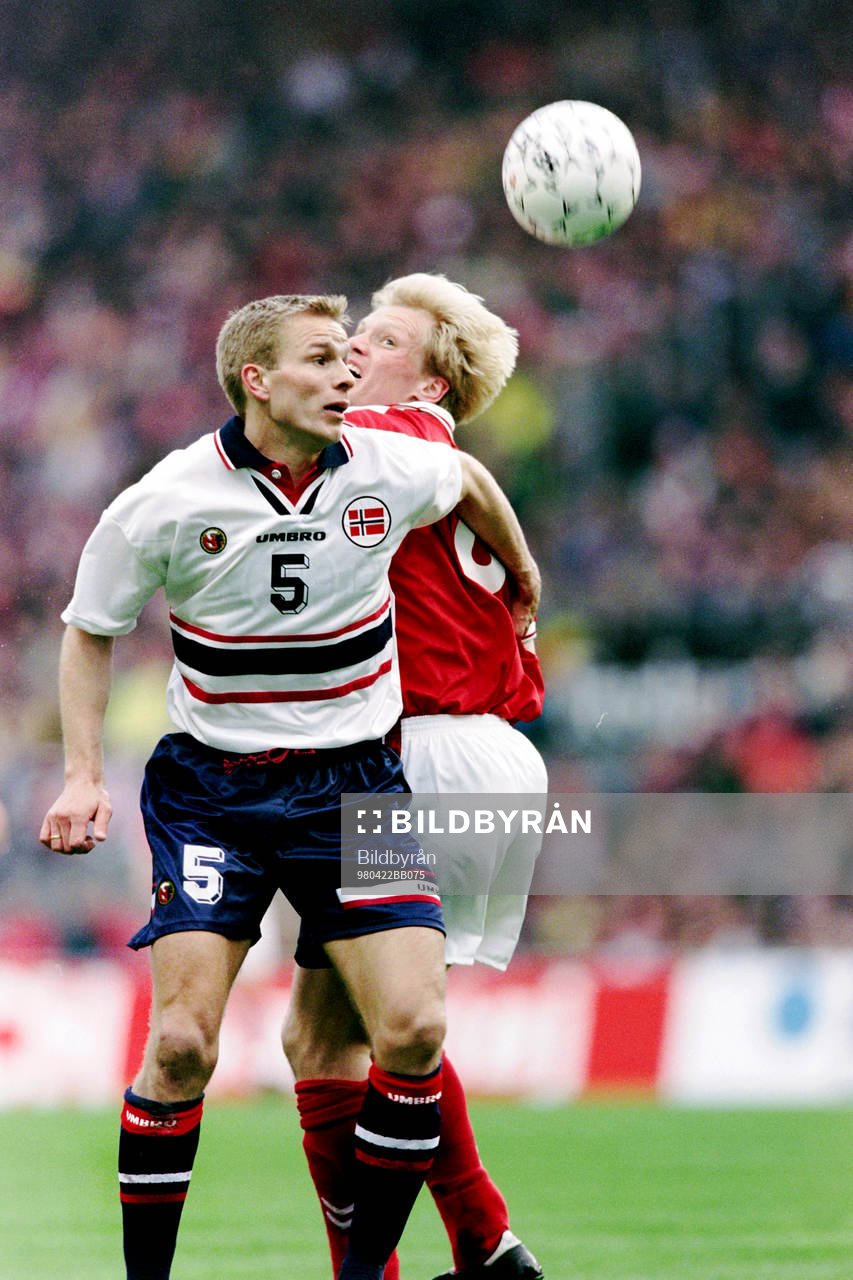 Fotboll, Danmark - Norge, 0-2: Roger Nilsen, Norge. 