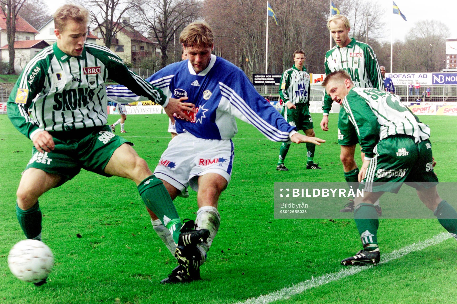 Fotboll, Allsvenskan, Halmstad - Västra Frölunda, 1-0: Kamp om bollen.