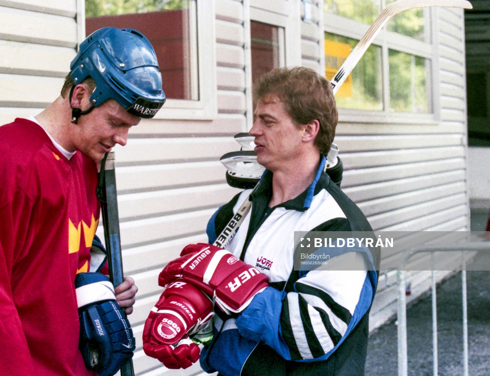 Mats Sundin i samtal med Schweiz förbundskapten Bengt-Åke