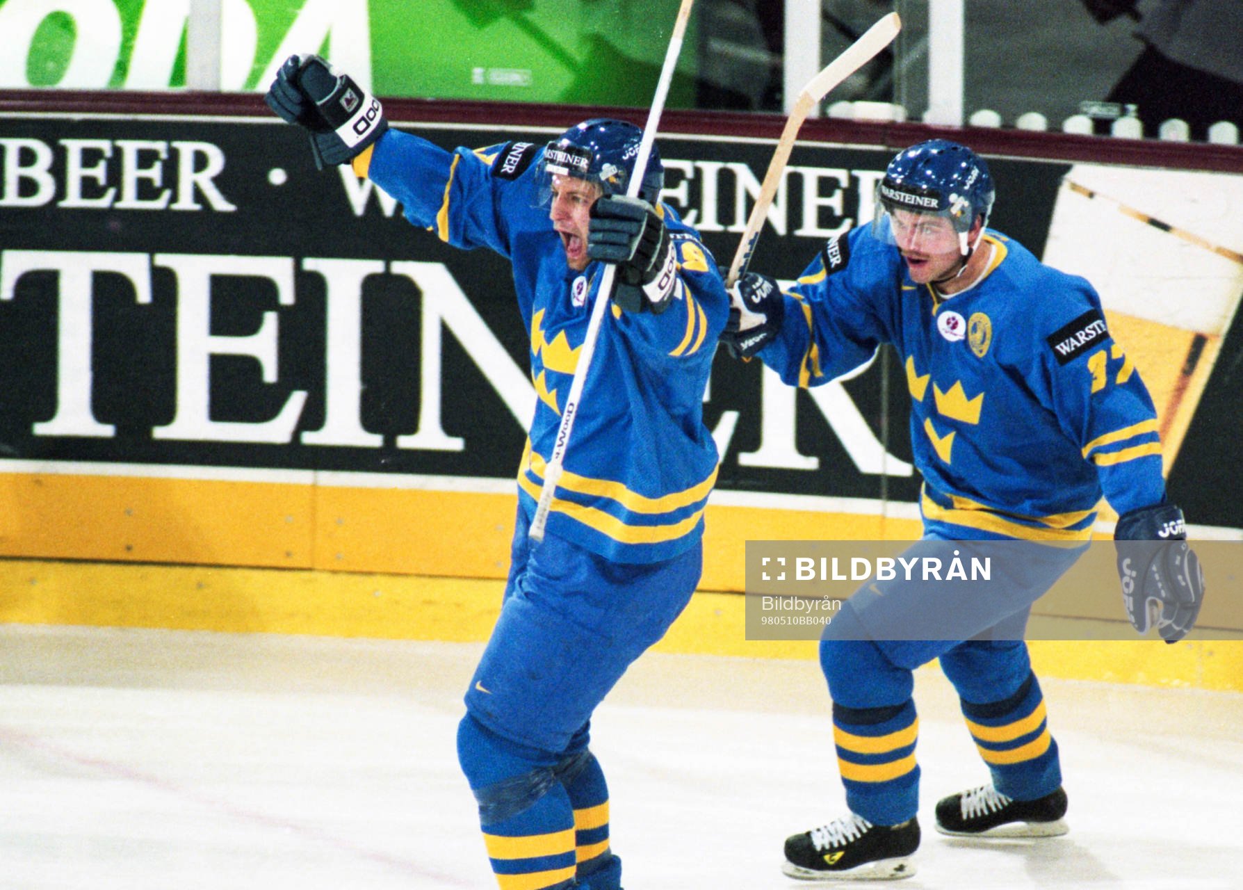 Mikael Renberg och Hans Jonsson, Sverige, jublar