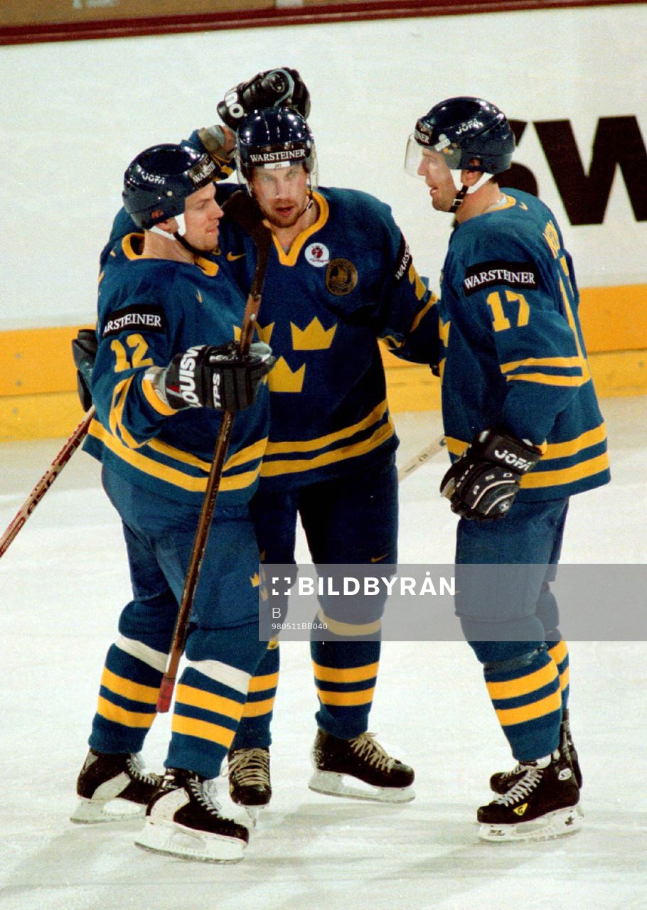 Niclas Hävelid, Peter Forsberg och Hans Jonsson, Sverige