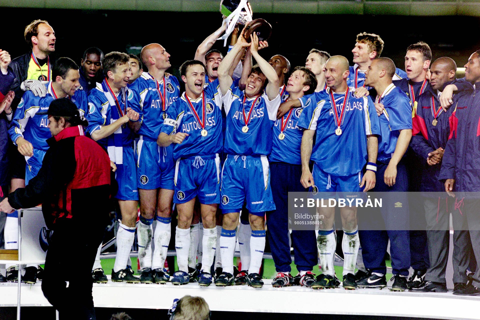 Chelsea jublar med pokalen