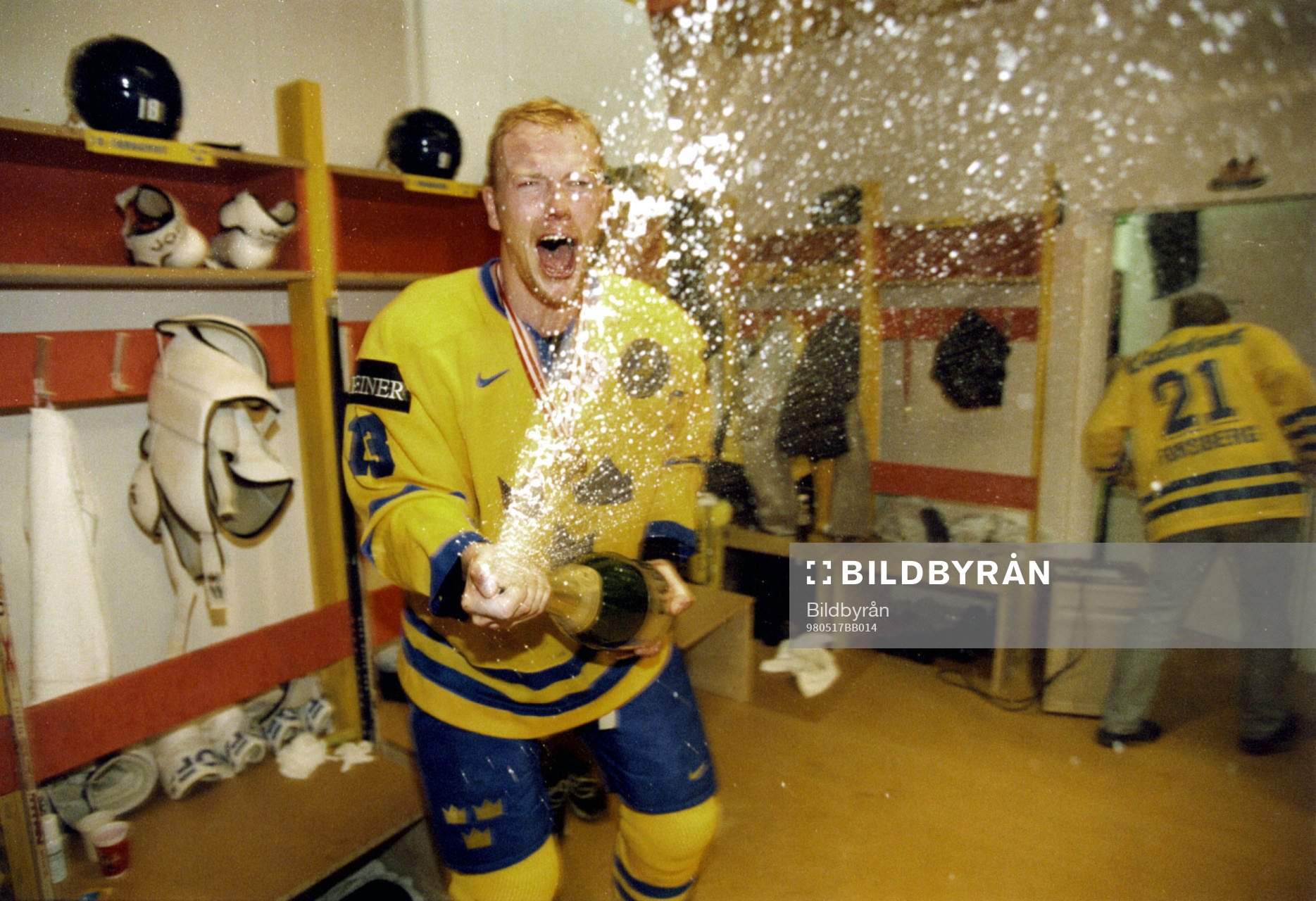 Mats Sundin, Sverige, sprutar champagne