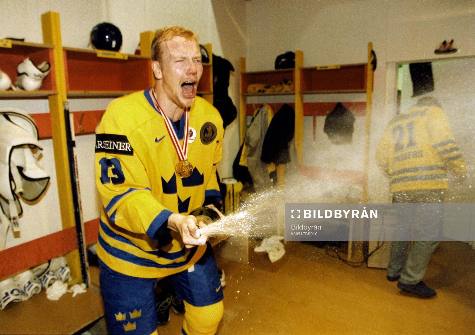 Mats Sundin, Sverige, sprutar champagne