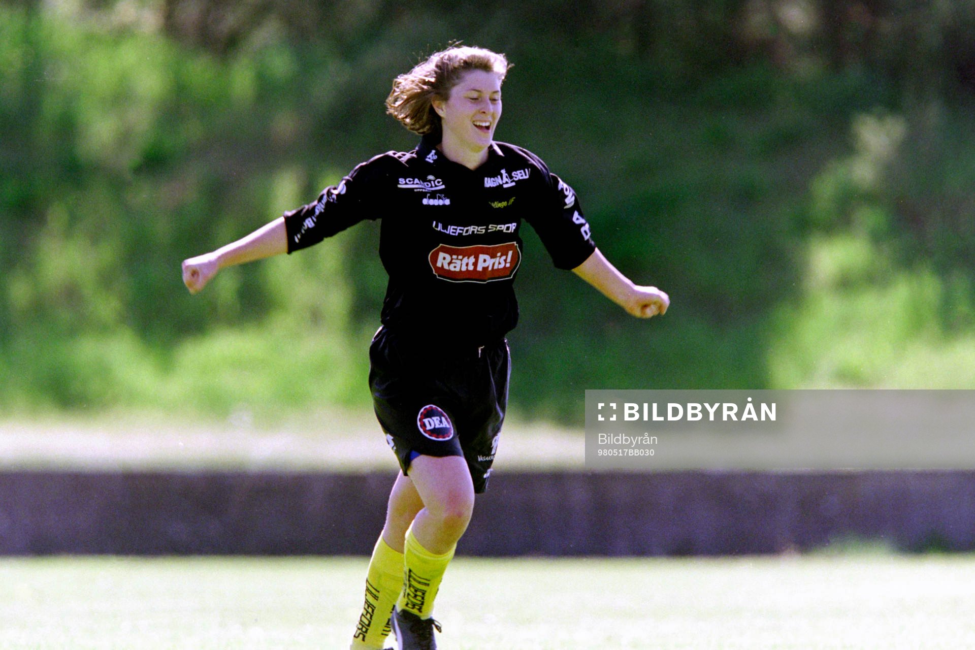 Fotboll, Damallsvenskan, Wä - Bälinge, 0-3: Lina Call, Bälinge jublar efter mål.