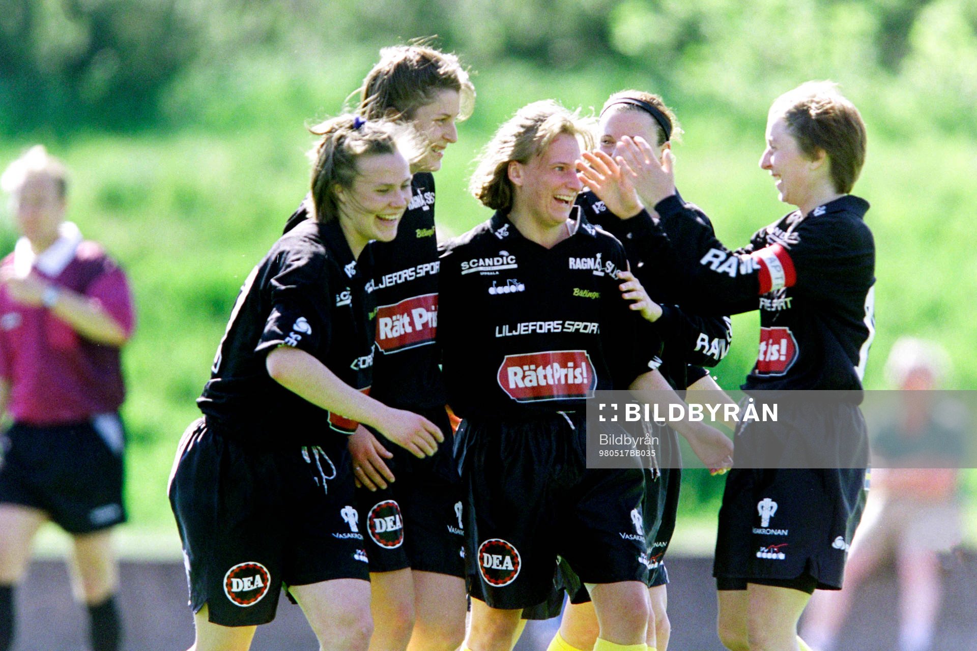 Fotboll, Damallsvenskan, Wä - Bälinge, 0-3: Jubel i Bälinge.