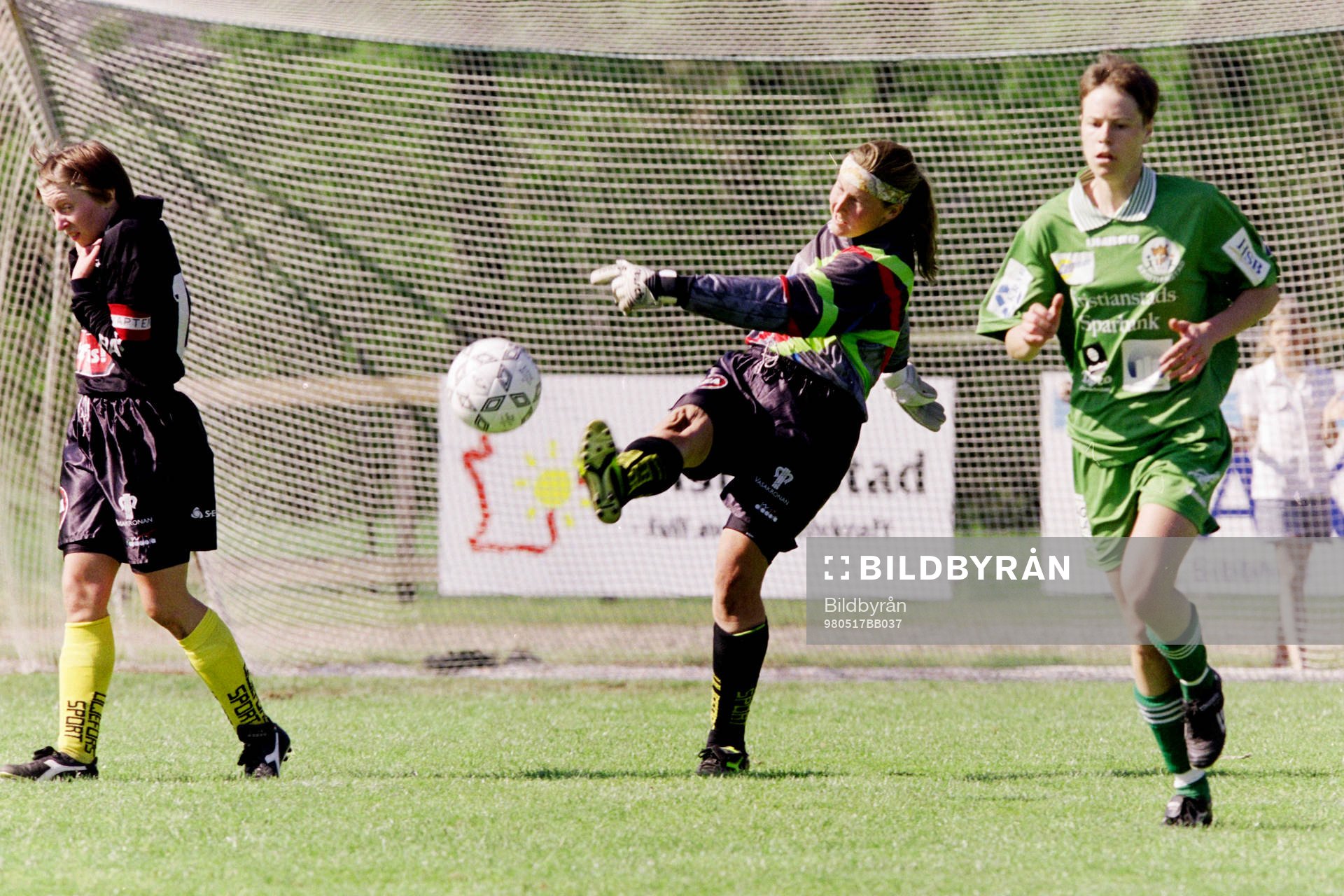 Fotboll, Damallsvenskan, Wä - Bälinge, 0-3: Ulrika Karlsson, målvakt, Bälinge. 