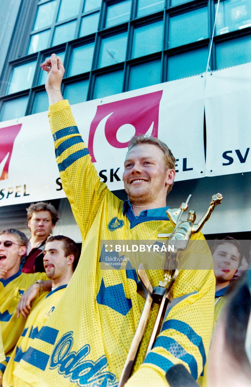 Mats Sundin med pokalen