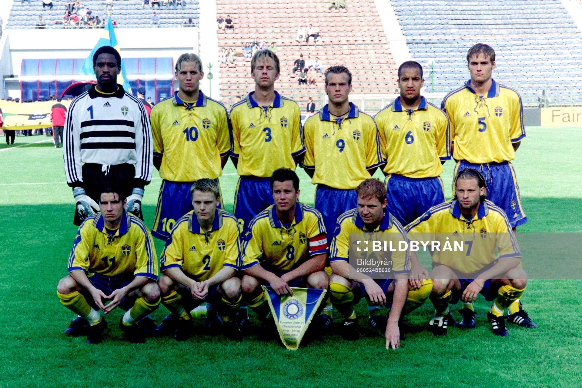 Fotboll, U21, EM, Sverige - Norge, 0-1: Bakre fr,v, Mcintosh Gustafsson, Martin Åslund, Tommy Jönsson, Fredrik Ljungberg, Kleber Saarenpää, Olof Mellberg. Främre fr.v, Yksel Osmanovski, Karl Corneliusson, Daniel Andersson, Jörgen Pettersson och Joakim Persson, Sverige.