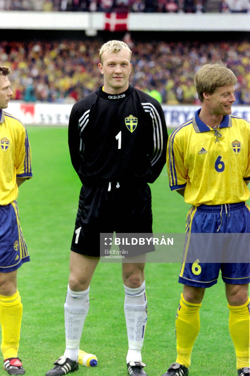 Magnus Hedman, målvakt och Stefan Schwarz, Sverige