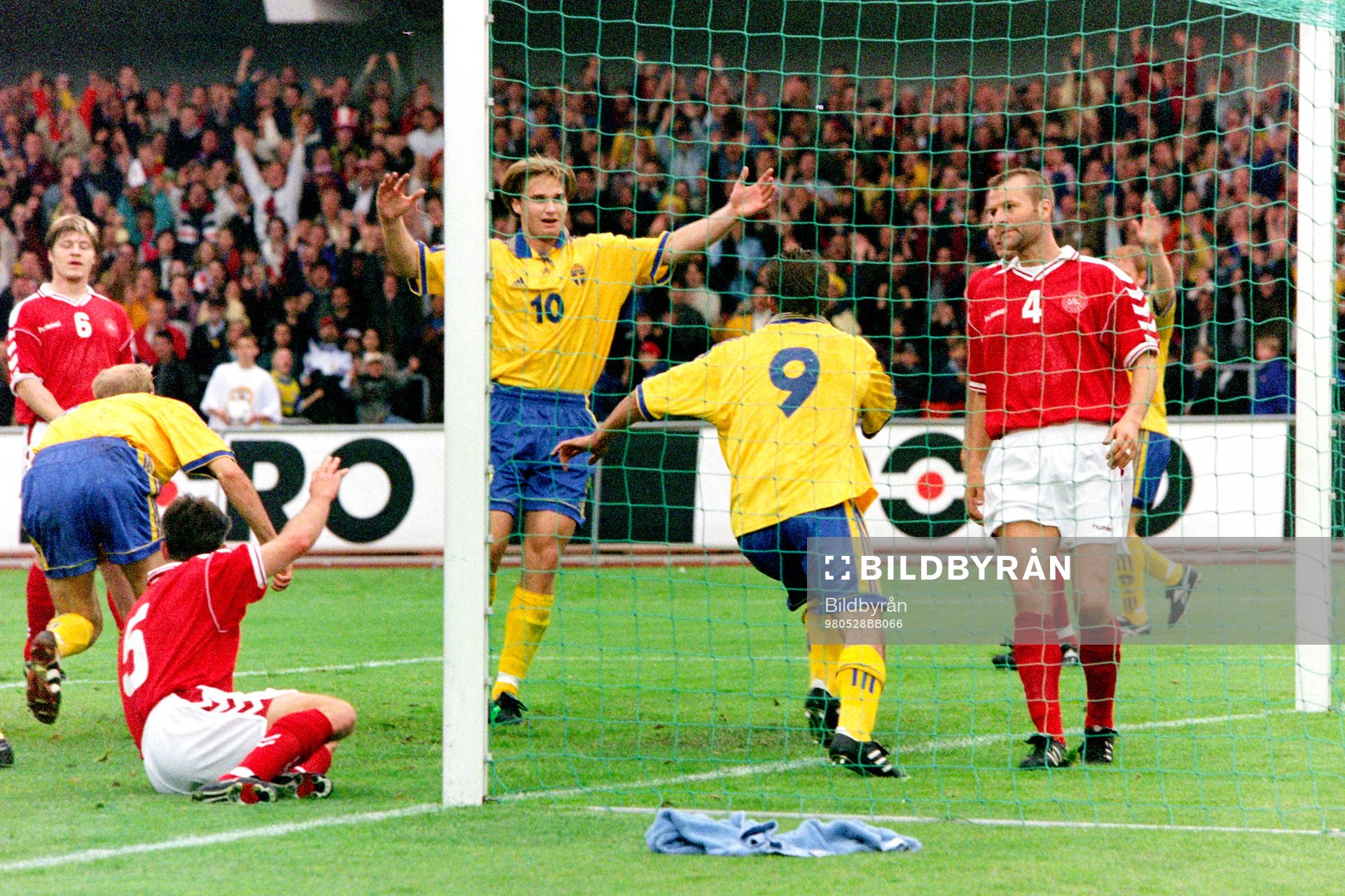 Andreas Andersson och Fredrik Ljungberg, Sverige jublar