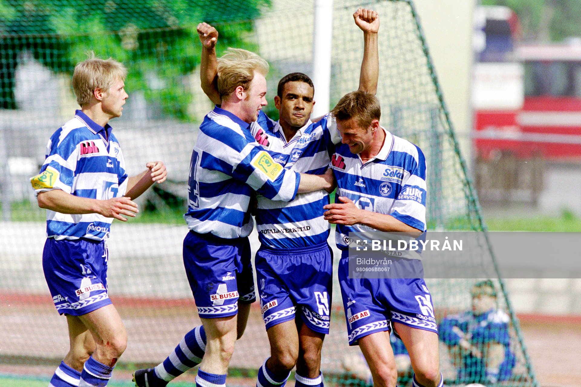 Fotboll, Div 1 Norra, Spårvägen - Umeå, 5-1: Glenn Myrthil, Spårvägen jublar efter mål.