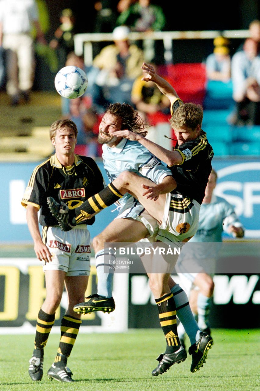 Fotboll, Allsvenskan, AIK - Malmö FF, 1-0: Dejan Pavlovic, Malmö. 