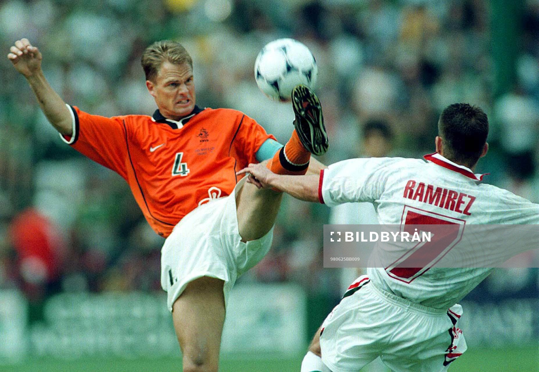 Frank de Boer visar Jesus Ramon Ramirez framfoten