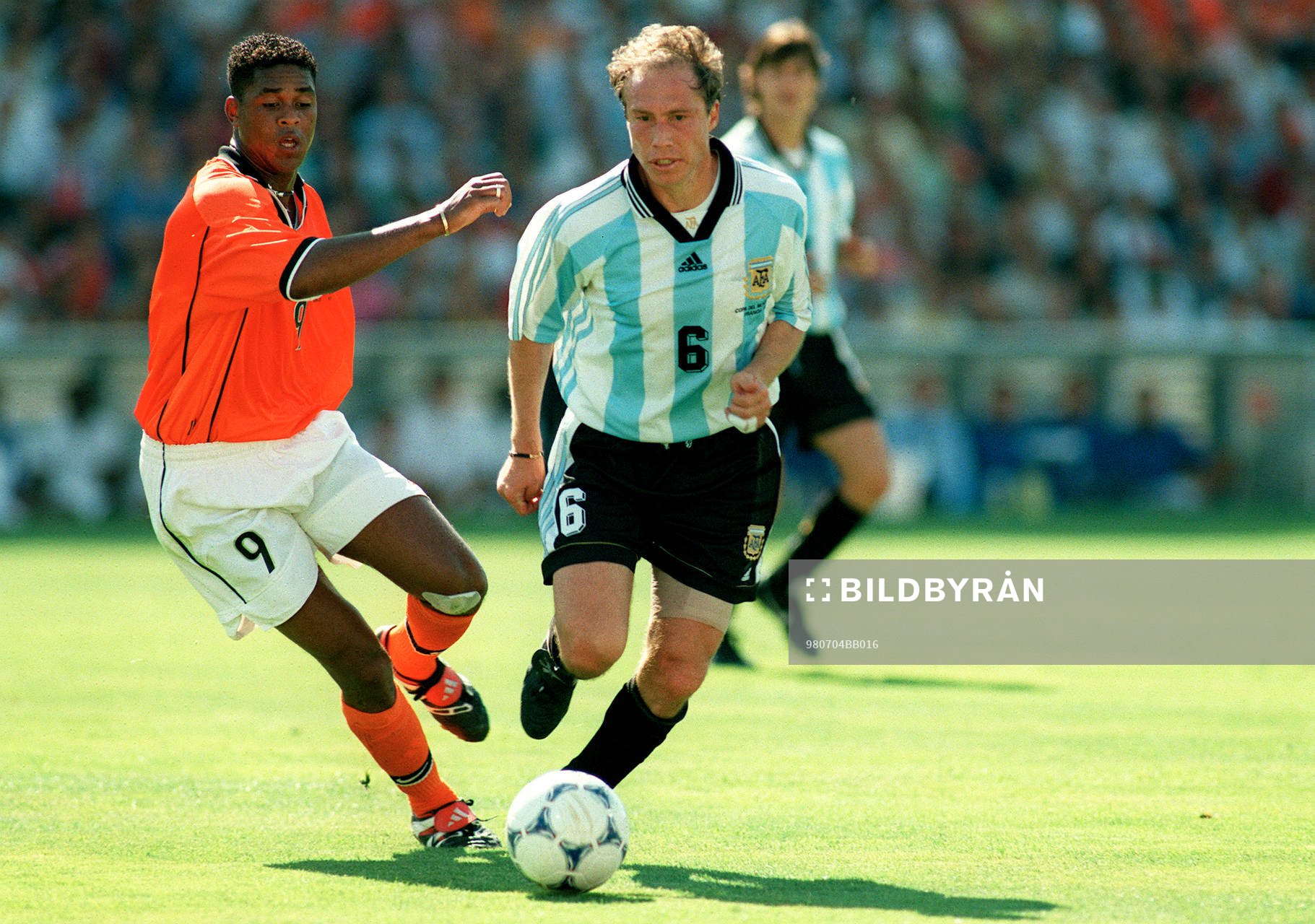 Patrick Kluivert, Holland och Roberto Sensini, Argentina