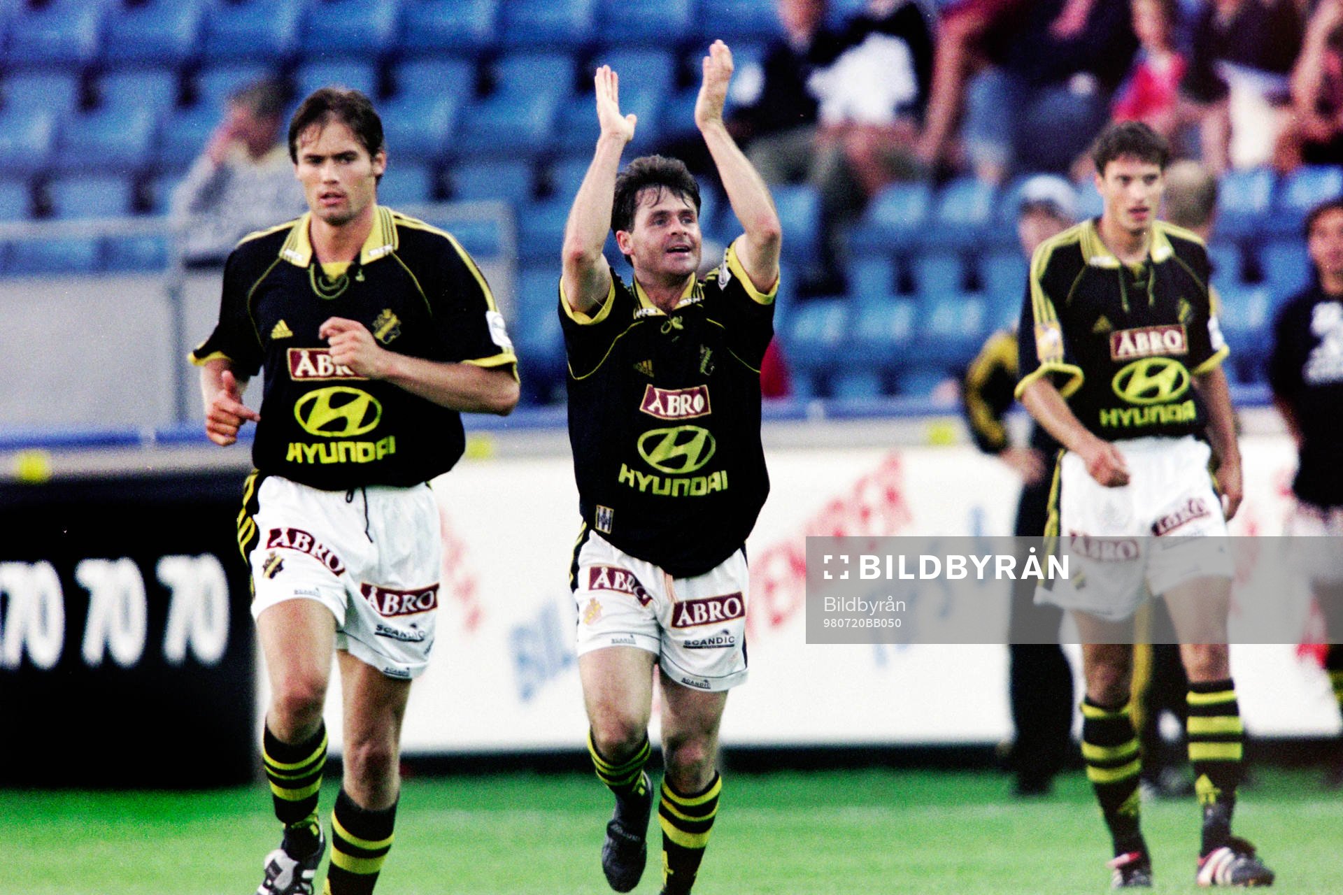 Olof Mellberg och Anders Limpar, AIK jublar