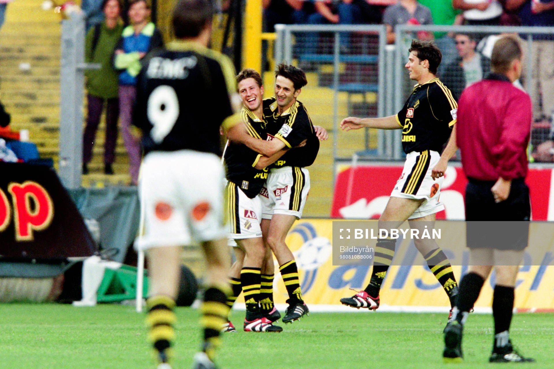 Thomas Lagerlöf och Nebojsa Novakovic, AIK. jublar