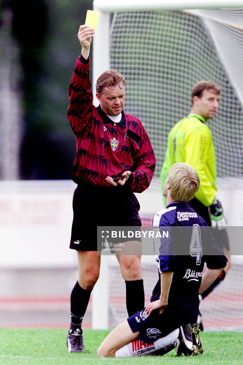 Jörgen Ingvarsson, Domare ger Marcus Kallberg,