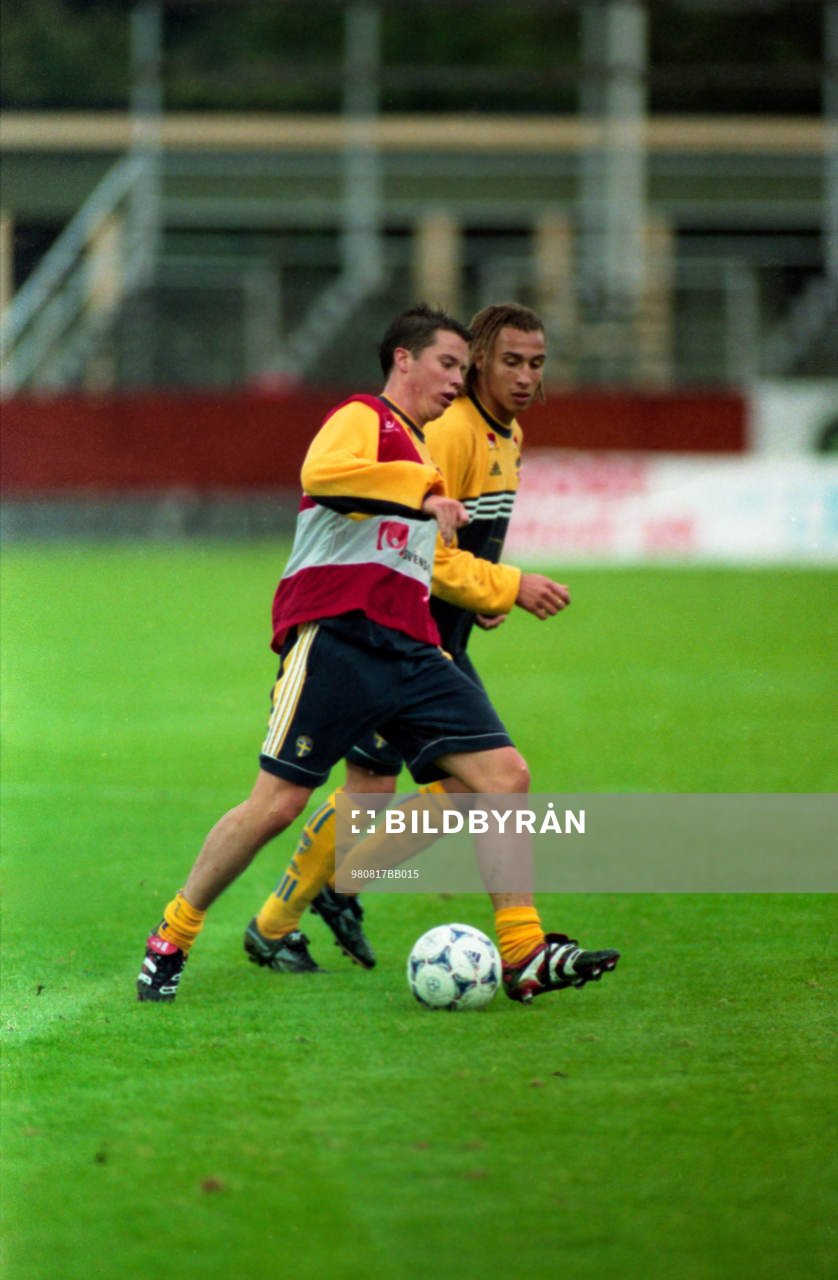 Daniel Andersson och Henrik Larsson på träningen