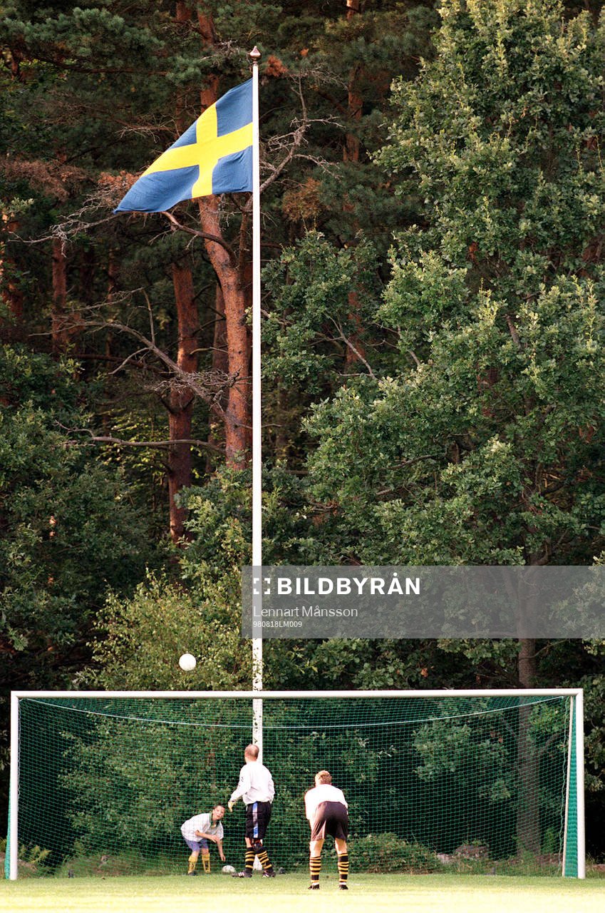 Fotbollsmål, svensk flagga., småklubbsfotboll