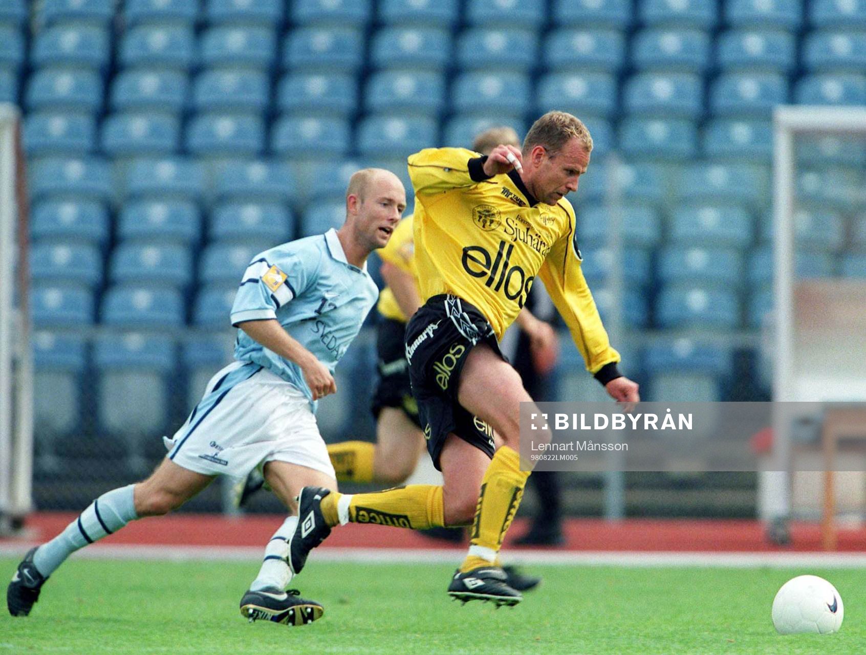 Mikael Martinsson springer ifrån Mattias Thylander