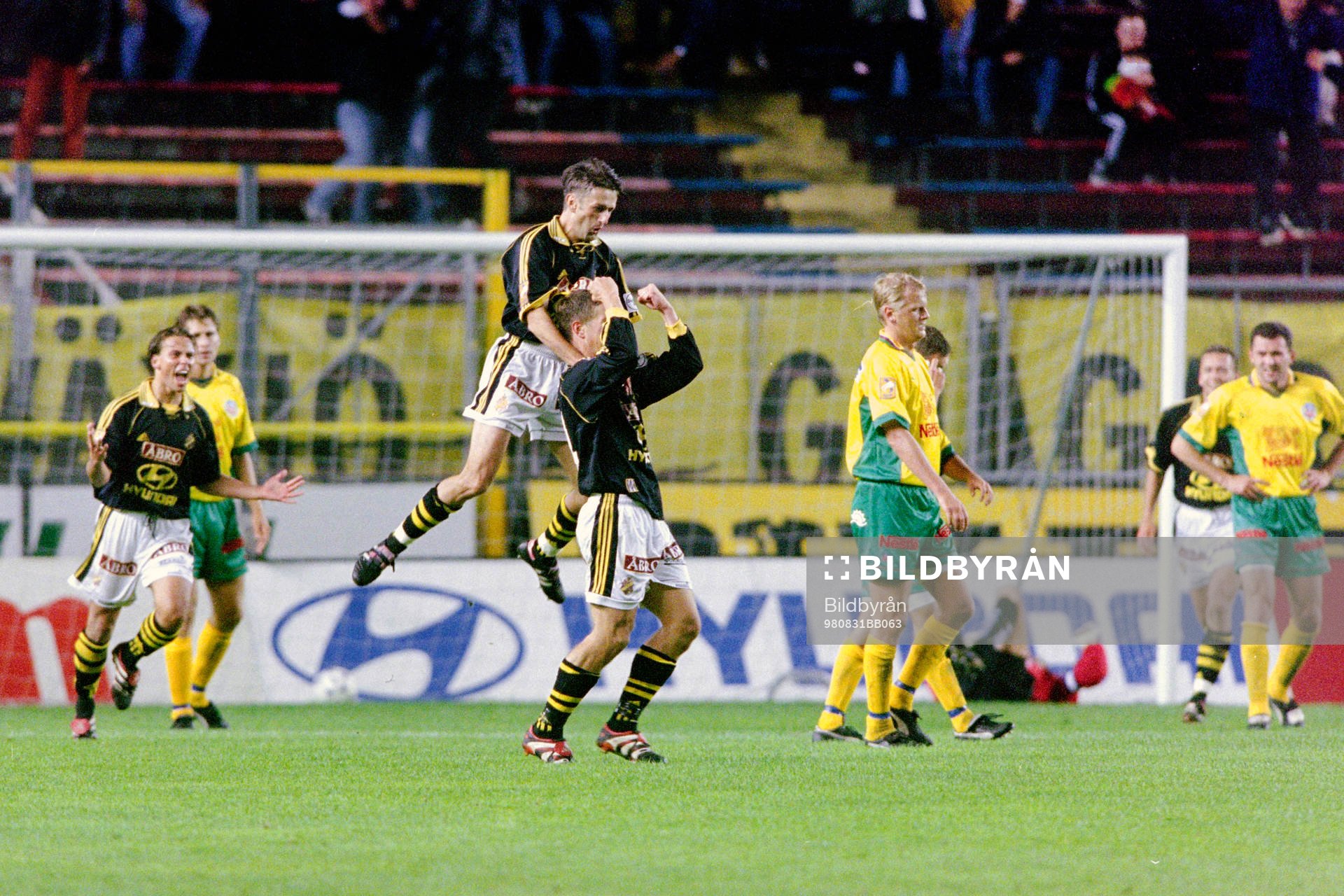 Nebojsa Novakovic och Thomas Lagerlöf, AIK jublar