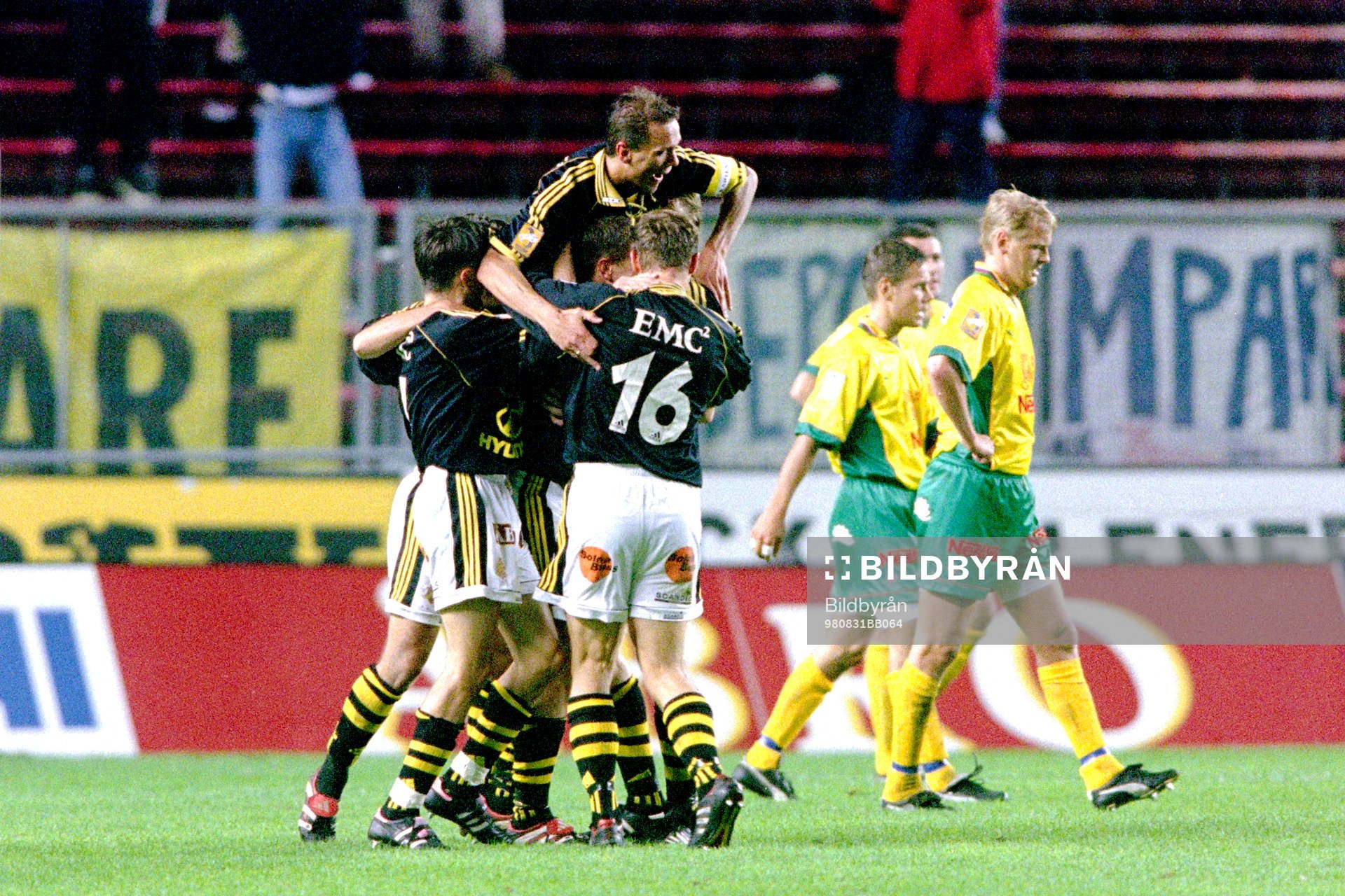 Fotboll, Allsvenskan, AIK - Helsingborg, 1-1: Jubel i AIK efter 1-0.
