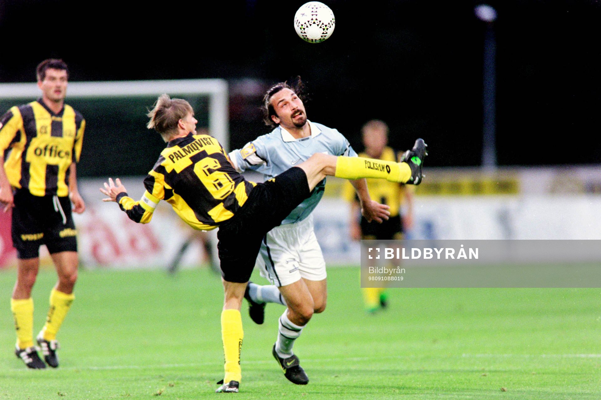Fotboll, Allsvenskan, Häcken - Malmö FF, 2-1: Peter Palmqvist, Häcken och Dejan Pavlovic, Malmö. 