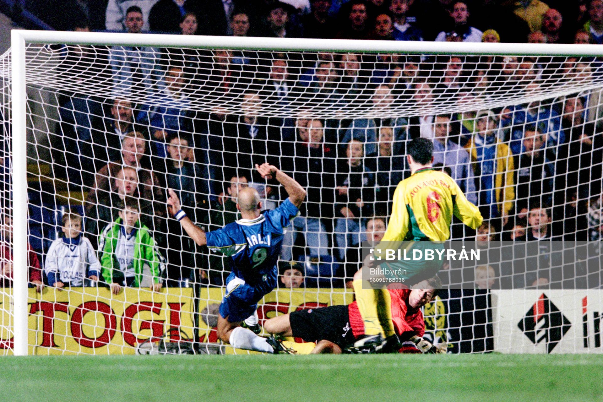 Gianluca Vialli, Chelsea framför Sven Andersson, målvakt