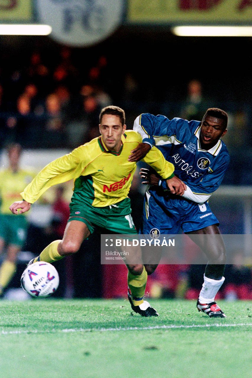 Magnus Powell, Helsingborg med Marcel Desailly, Chelsea i