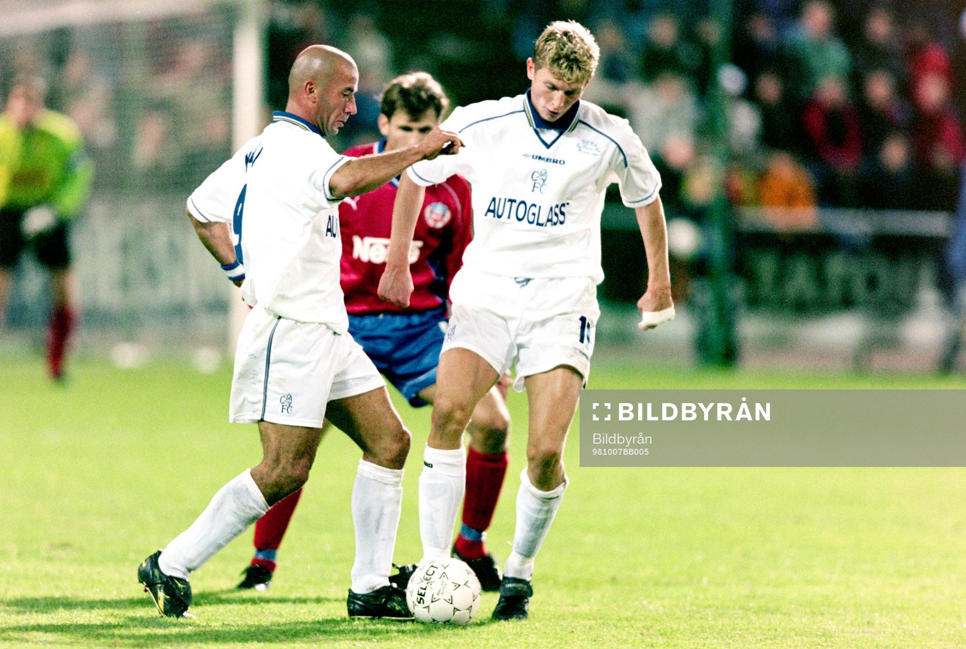 Fotboll, Cupvinnarcupen, Helsingborg - Chelsea, 0-0: Gianluca Vialli och Tore André Flo, Chelsea. 